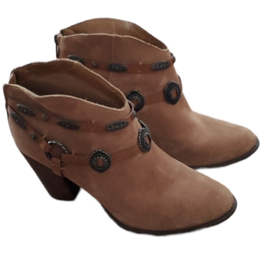 Very Volatile Los Angeles Womans Taiya Suede Bootie Size 9 in Camel